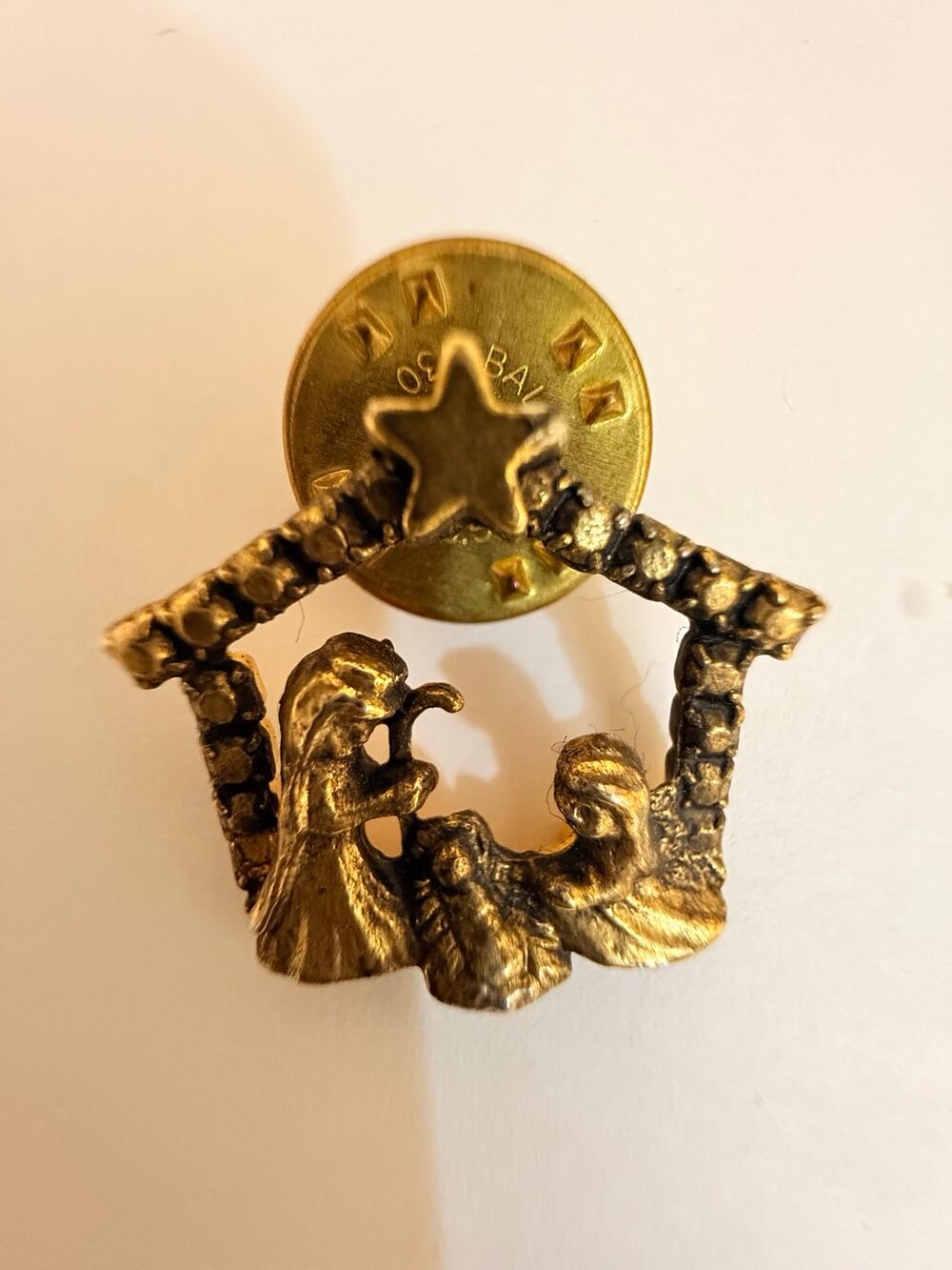 Vintage Nativity Jesus Mary Joseph Christmas Lapel Pin